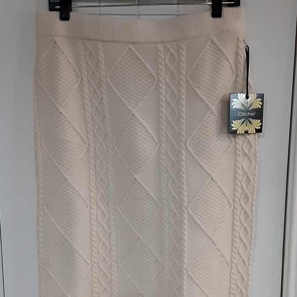 NWT, CLICHE, Viscose Blend, "sweater" Skirt in Ivory, Size Large - Picture 8 of 10